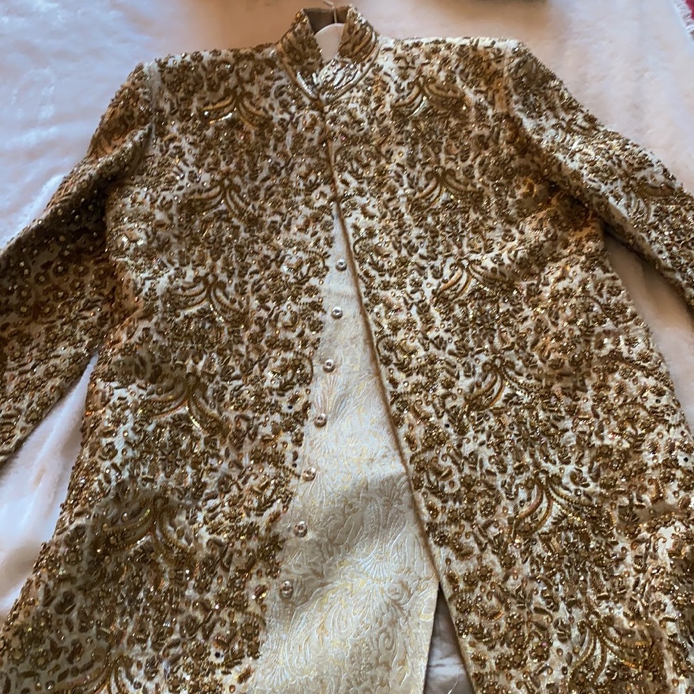 Men’s wedding Kurta, EUC, comes with free traditional hat.